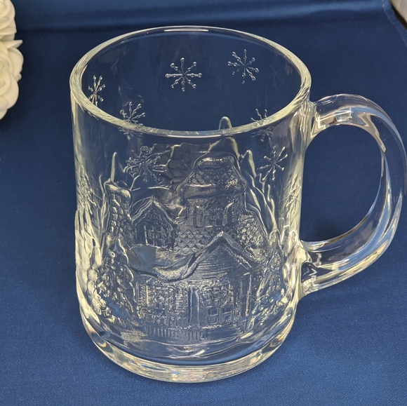 Arcorco frosted Xmas mug - Picture 3 of 4